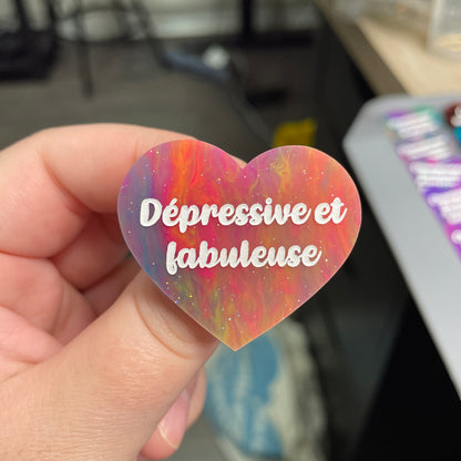 Broche "Dépressive et fabuleuse" en acrylique semi-transparente marbrée multicolore