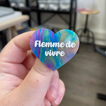 Broche "Flemme de vivre" en acrylique semi-transparente marbrée multicolore