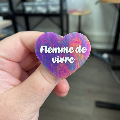 Broche "Flemme de vivre" en acrylique semi-transparente marbrée multicolore