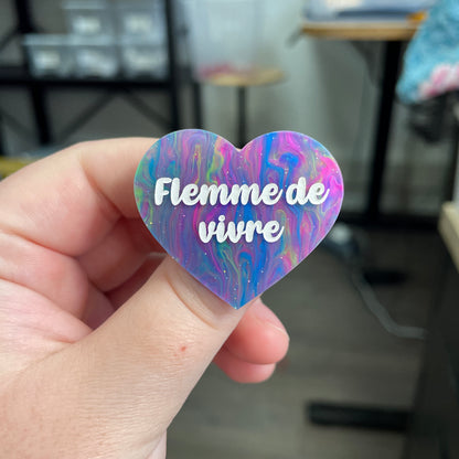 Broche "Flemme de vivre" en acrylique semi-transparente marbrée multicolore