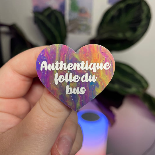 Broche "Authentique folle du bus" en acrylique marbrée multicolore