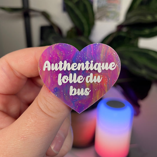 Broche "Authentique folle du bus" en acrylique marbrée multicolore