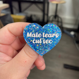 Broche "Mal tears cul sec" en acrylique à paillettes bleues et argentées