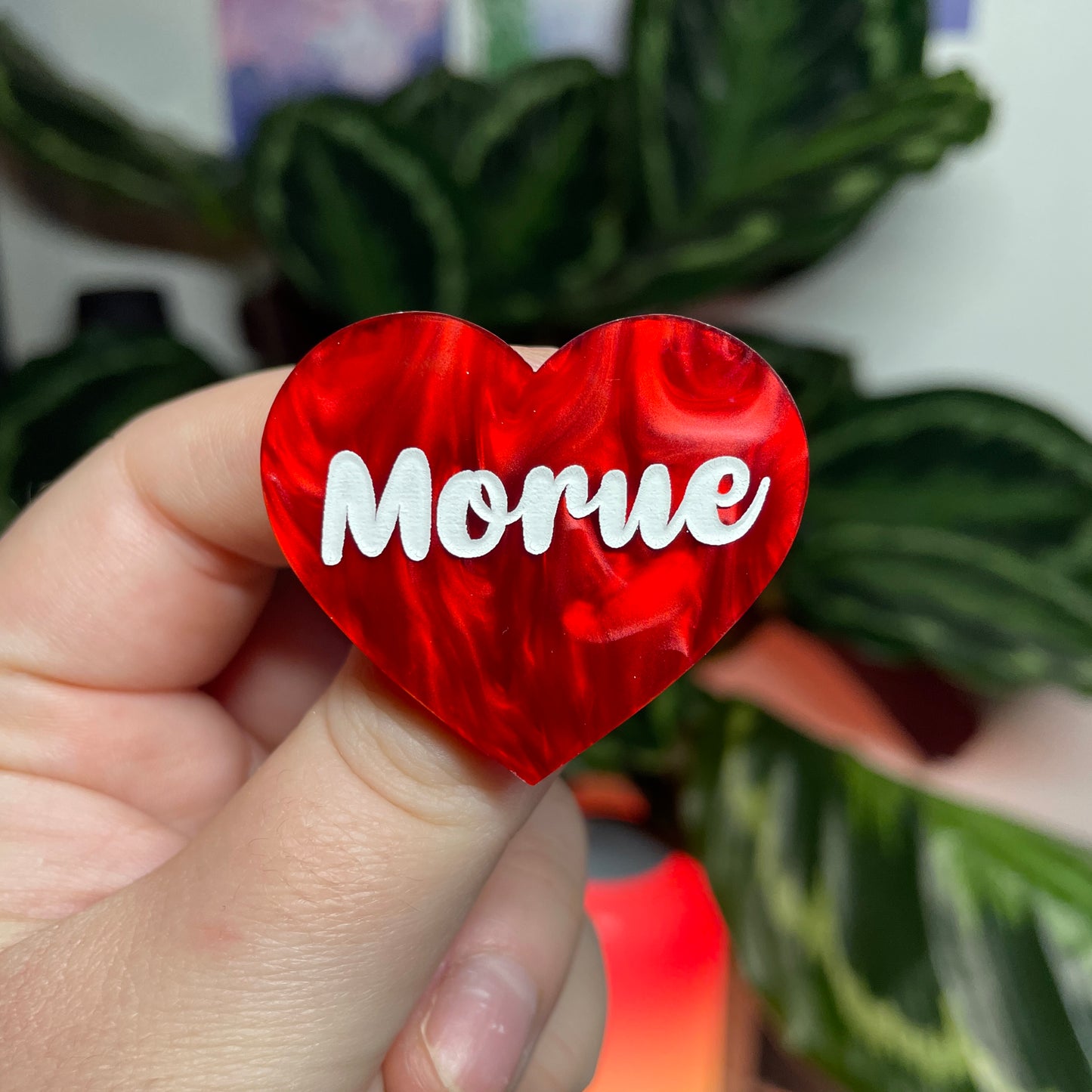 [CONTRÔLE TECHNIQUE] Broche "Morue" en acrylique marbrée rouge