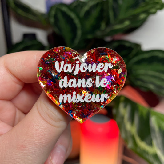 [CONTRÔLE TECHNIQUE] Broche "Va jouer dans le mixeur" en acrylique transparente avec des confettis rouges et multicolores