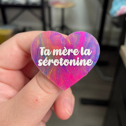 Broche "Ta mère la sérotonine" en acrylique semi-transparente marbrée multicolore