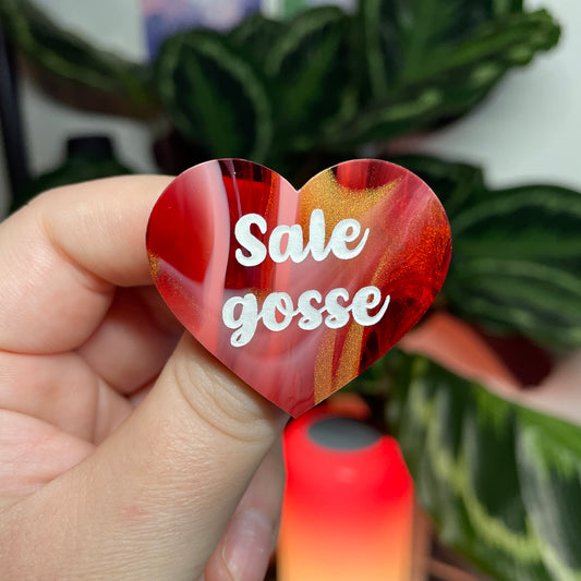 [CONTRÔLE TECHNIQUE] Broche "Sale gosse" en acrylique marbrée rouge, blanche et dorée