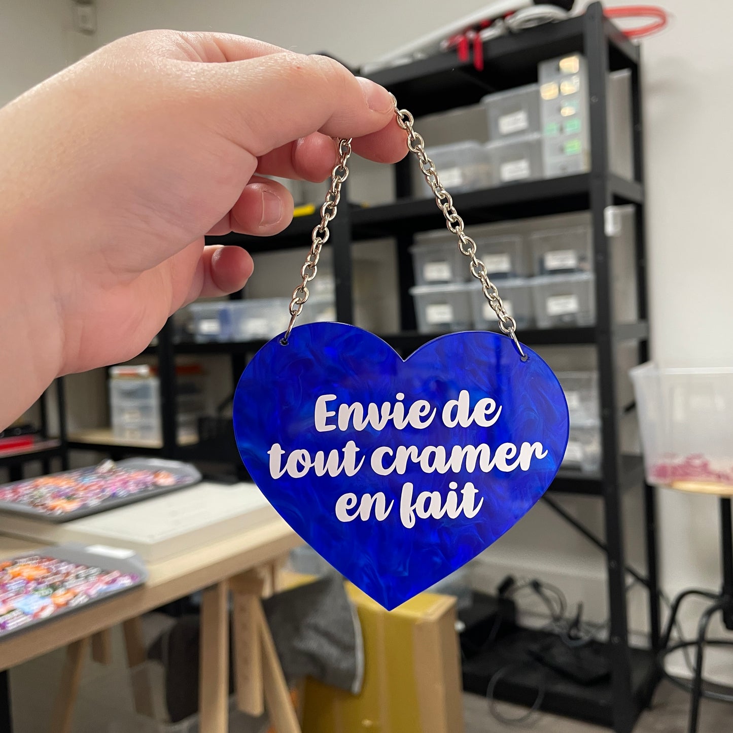 Mini murale "Envie de tout cramer en fait" en acrylique marbrée bleue
