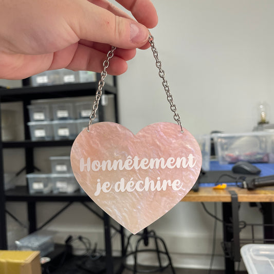 [CONTRÔLE TECHNIQUE] Mini murale "Honnêtement je déchire" en acrylique marbrée rose à paillettes