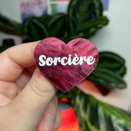 [CONTRÔLE TECHNIQUE] Broche "Sorcière" en acrylique marbrée bordeaux