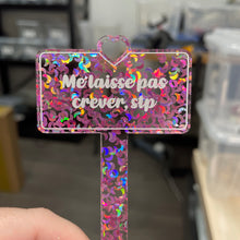 Charger l&#39;image dans la galerie, Pic à plante &quot;Me laisse pas crever, stp&quot; en acrylique transparente à confettis lunes roses iridescentes