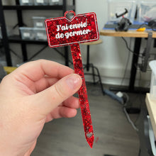 Charger l&#39;image dans la galerie, [CONTRÔLE TECHNIQUE] Pic à plante &quot;J&#39;ai envie de germer&quot; en acrylique semi transparente à gros confettis rouges