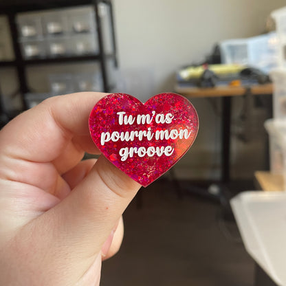 [CONTRÔLE TECHNIQUE] Broche "Tu m'as pourri mon groove" en acrylique à paillettes rouges