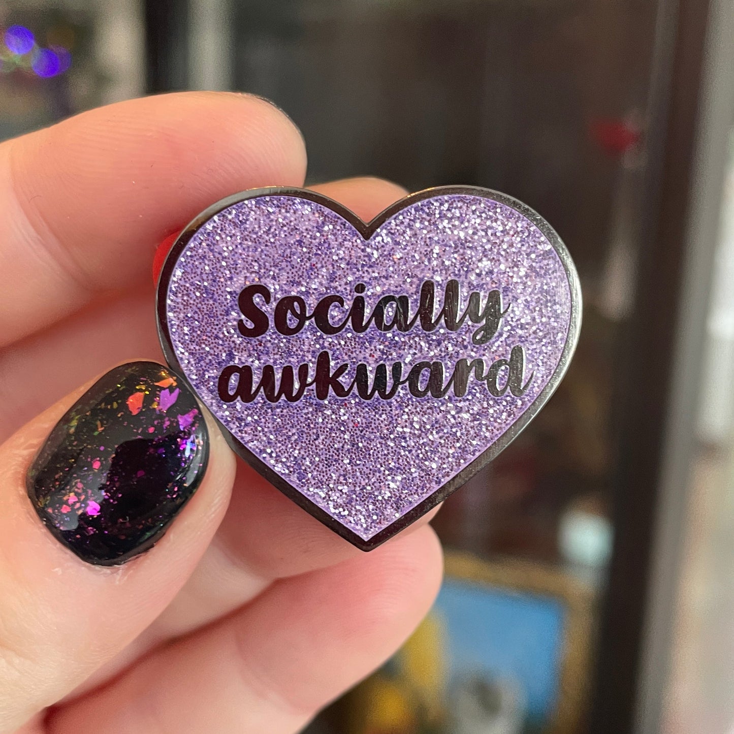 [PRIX REDUIT] Pin en émail "Socially awkward" violet à paillettes