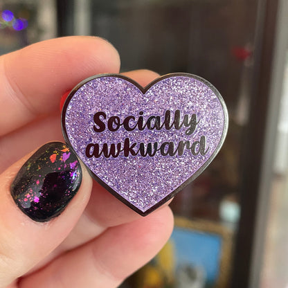 [PRIX REDUIT] Pin en émail "Socially awkward" violet à paillettes
