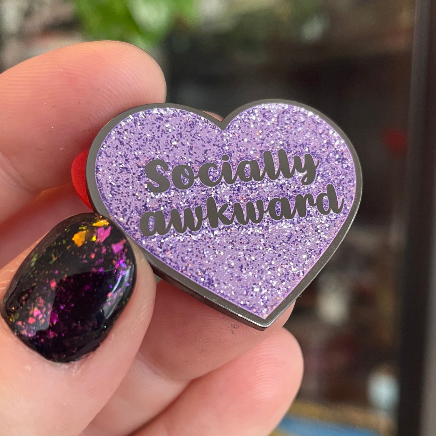 [PRIX REDUIT] Pin en émail "Socially awkward" violet à paillettes