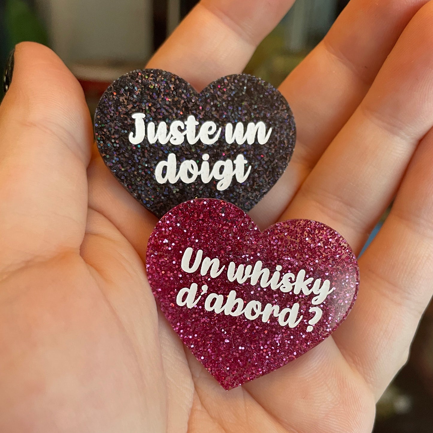 Duo de broches "Juste un doigt" + "Un whisky d'abord ?"