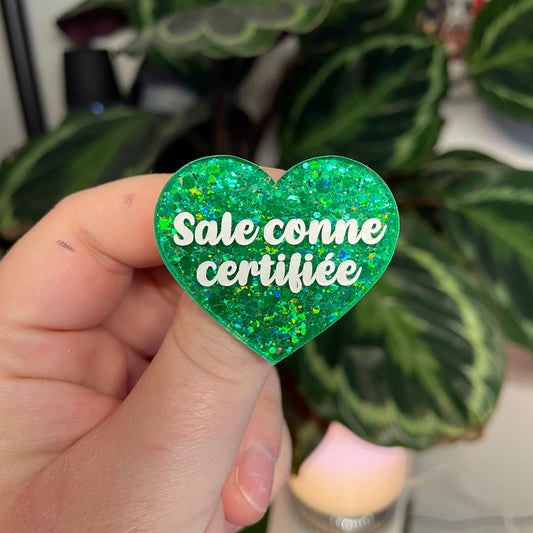 [Contrôle technique] Broche "Sale conne" en acrylique à paillettes vertes
