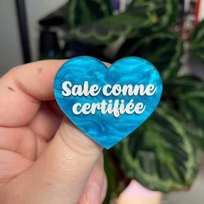 [Contrôle technique] Broche "Sale conne" en acrylique marbrée bleue