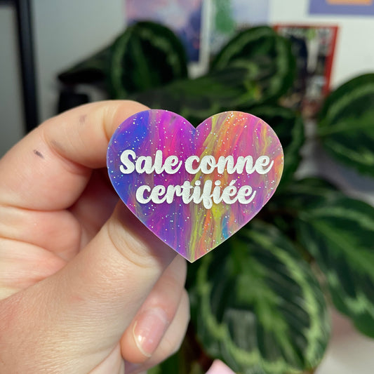 [Contrôle technique] Broche "Sale conne" en acrylique marbrée multicolore
