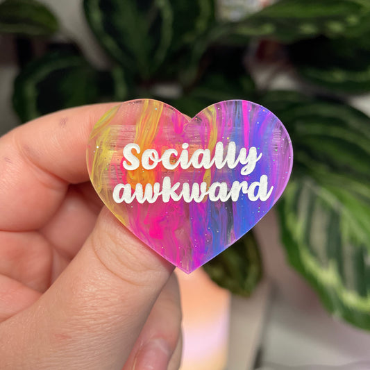 [Contrôle technique] Broche "Socially awkward" en acrylique marbrée multicolore
