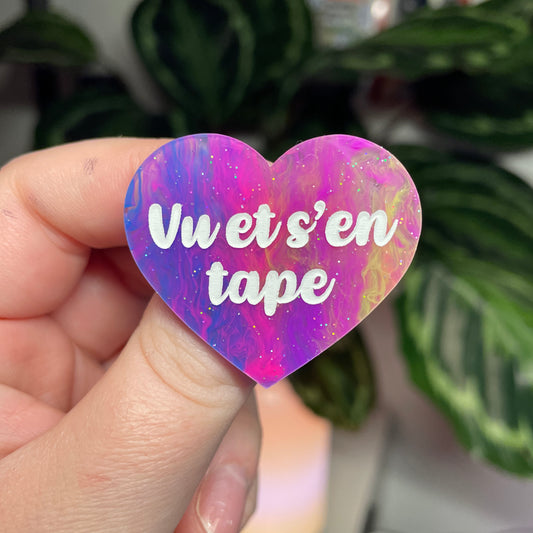 [Contrôle technique] Broche "Vu et s'en tape" en acrylique marbrée multicolore