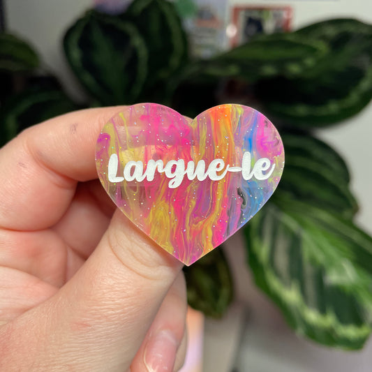 [Contrôle technique] Broche "Largue-le" en acrylique marbrée multicolore