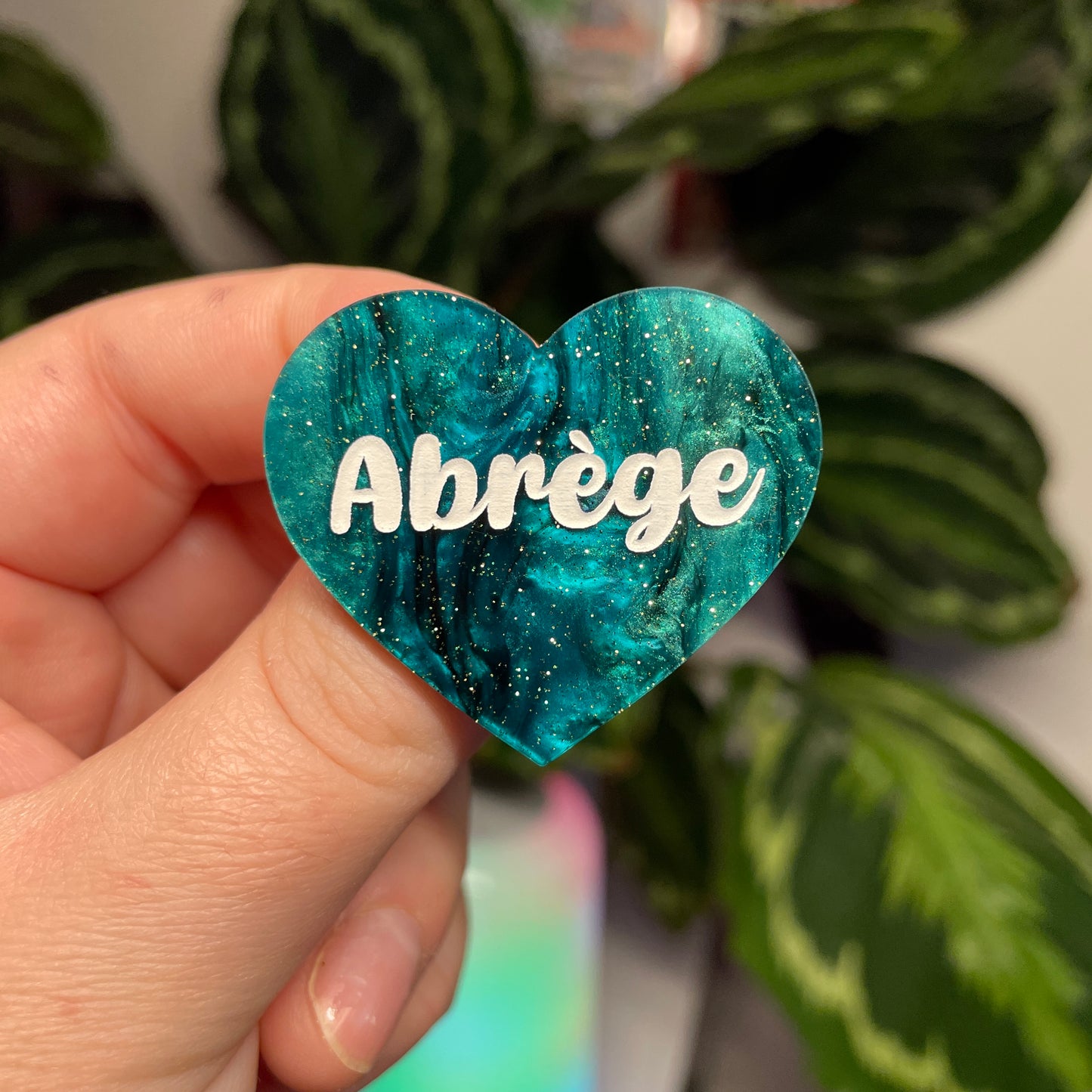 [Contrôle technique] Broche "Abrège" en acrylique marbrée verte et noire à paillettes
