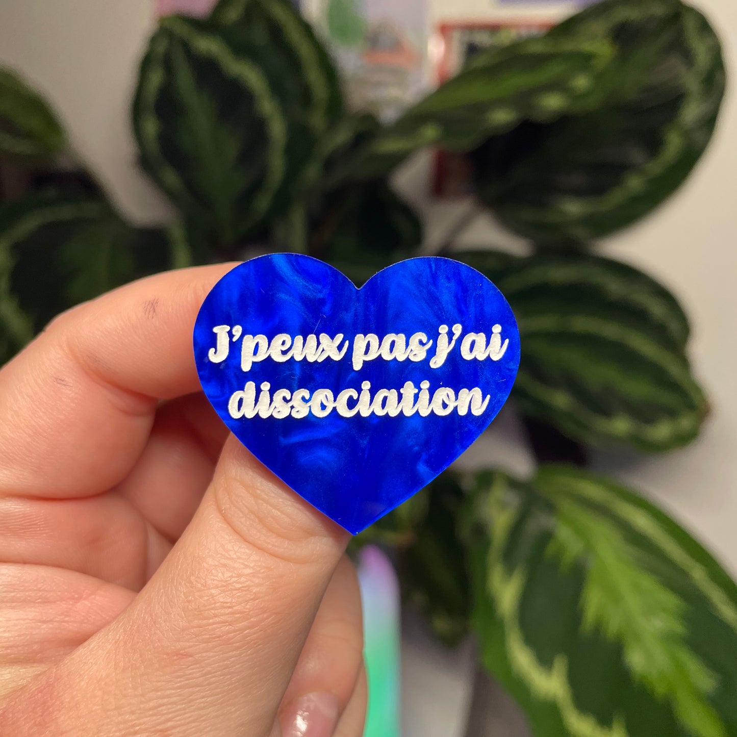 [Contrôle technique] Broche "J'peux pas j'ai dissociation" en acrylique marbrée bleue