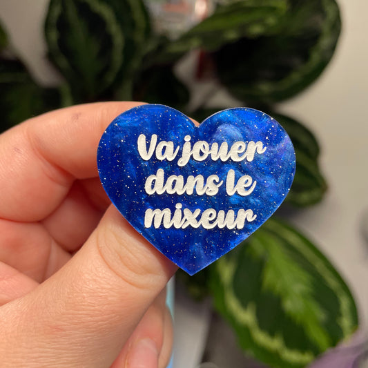 [Contrôle technique] Broche "Va jouer dans le mixeur" en acrylique marbrée bleue à paillettes