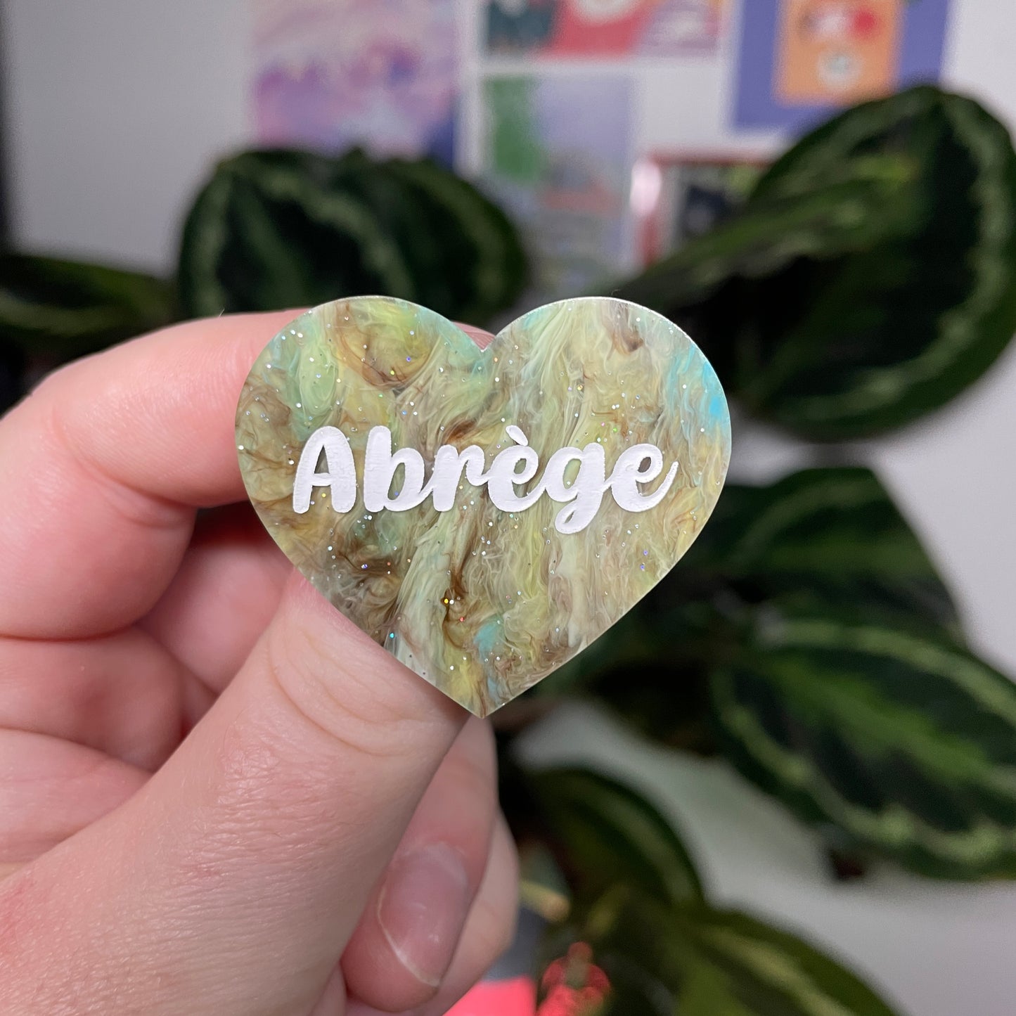 [Contrôle technique] Broche "Abrège" en acrylique marbrée marron et bleue