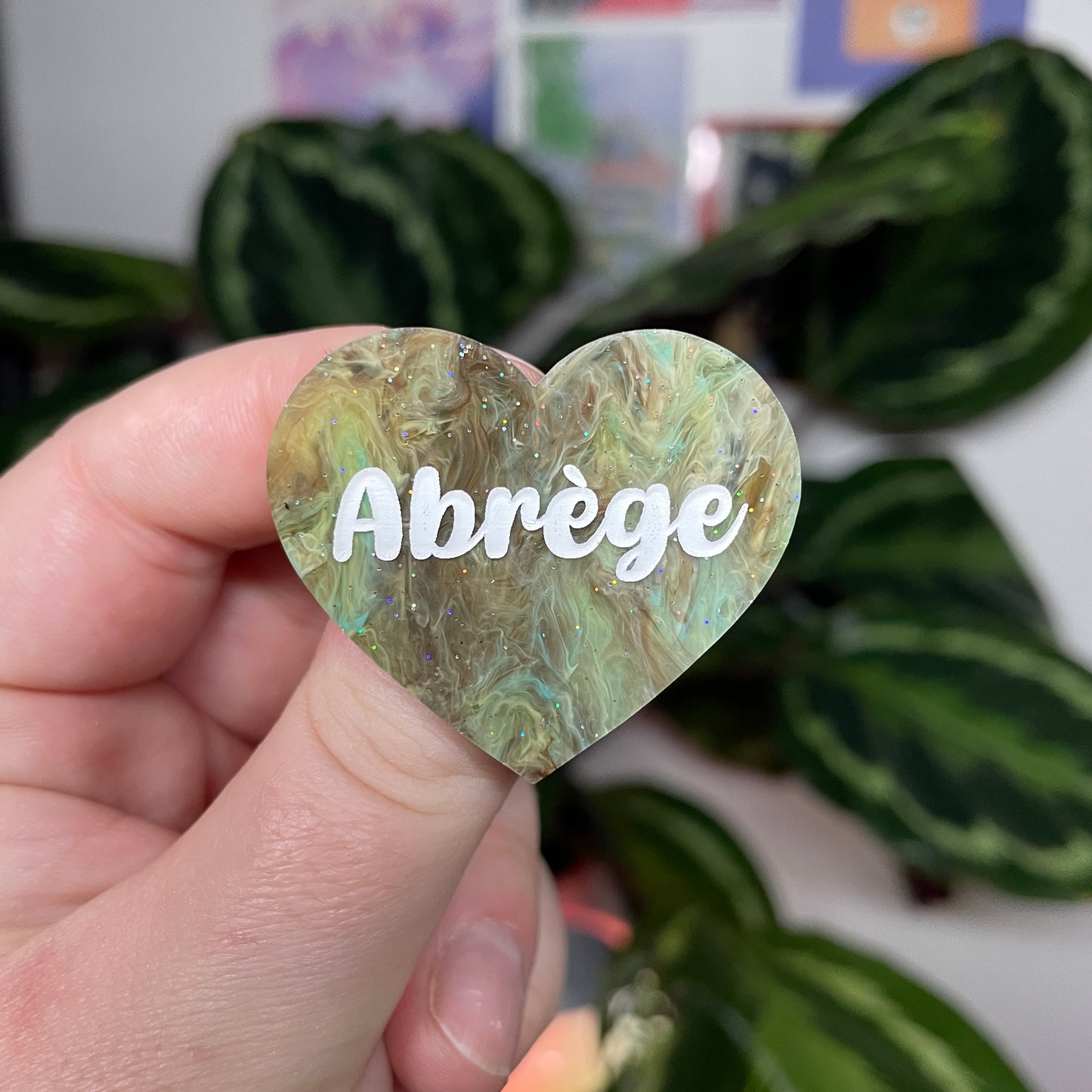 [Contrôle technique] Broche "Abrège" en acrylique marbrée marron et bleue