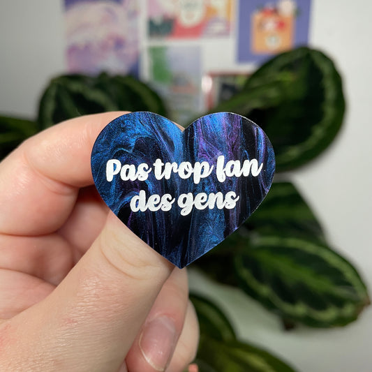 [Contrôle technique] Broche "Pas trop fan des gens" en acrylique marbrée bleue, noire et violette