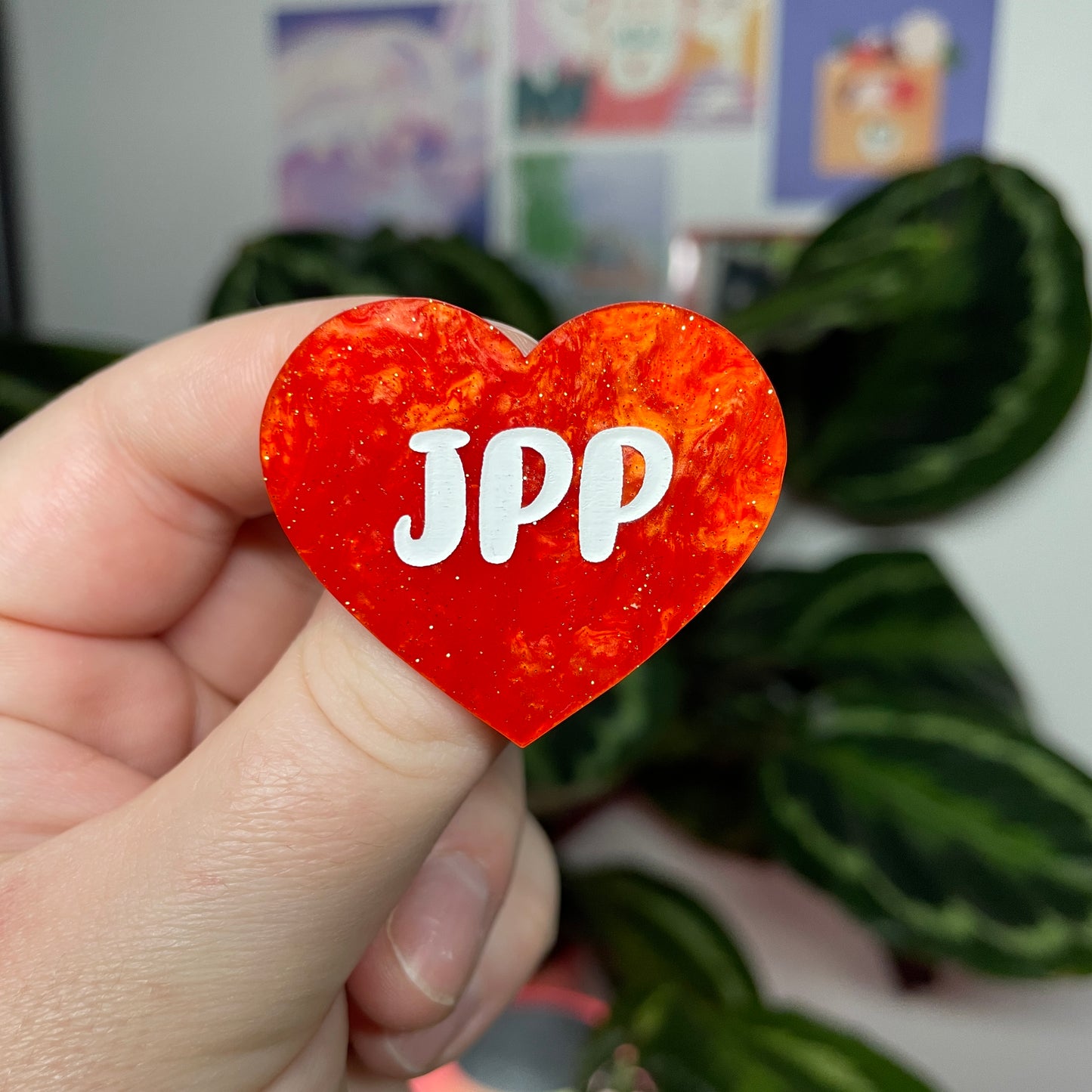 [Contrôle technique] Broche "JPP" en acrylique marbrée orange à paillettes