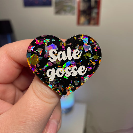 [Contrôle technique] Broche "Sale gosse" en acrylique noire avec des éclats de confettis multicolores