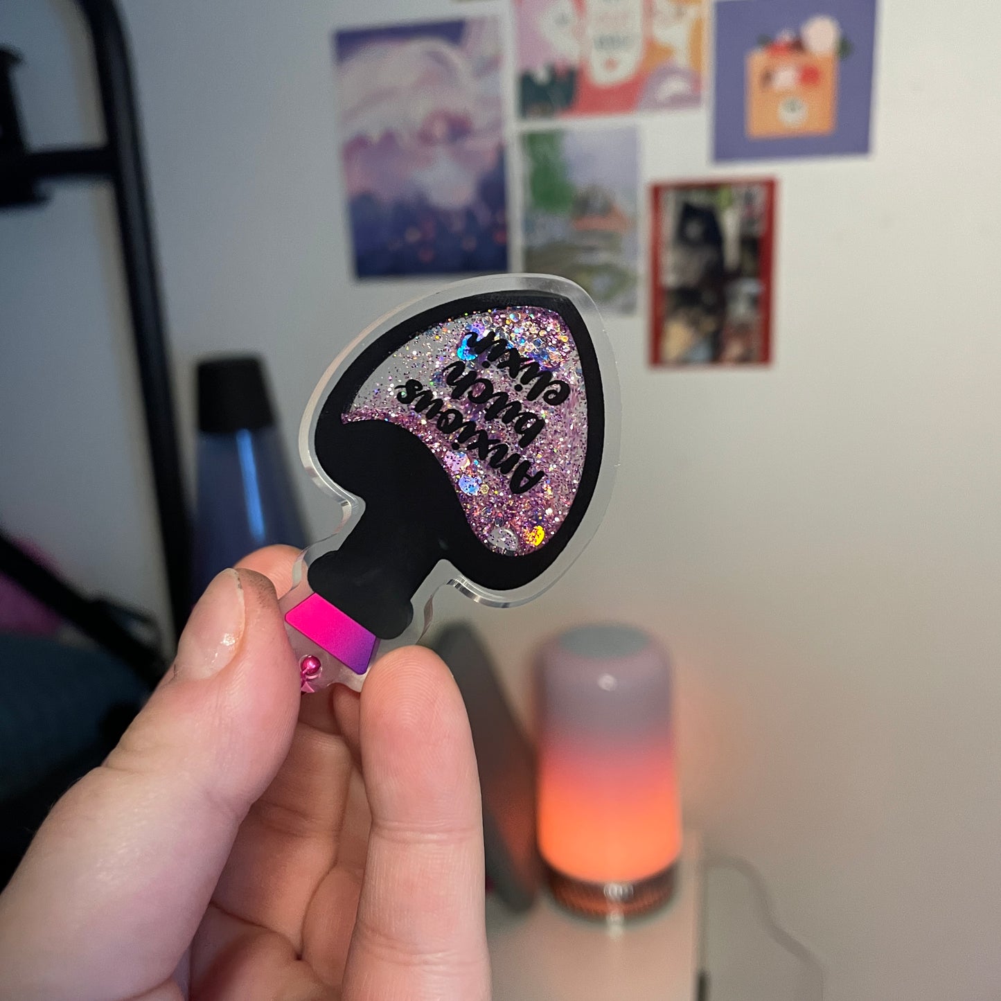 Porte-clés shaker rose "Anxious bitch elixir"