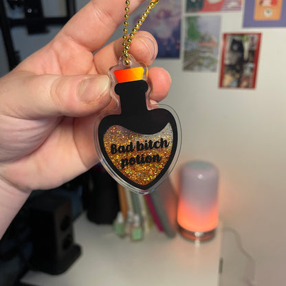 Porte-clés shaker doré "Bad bitch potion"