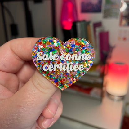 [Contrôle technique] Broche "Sale conne certifiée" en acrylique semi transparente avec des étoiles multicolores