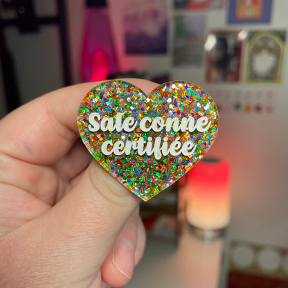 [Contrôle technique] Broche "Sale conne certifiée" en acrylique semi transparente avec des pois multicolores