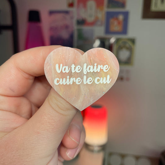 [Contrôle technique] Broche "Va te faire cuire le cul" en acrylique marbrée corail, jaune et blanche à paillettes