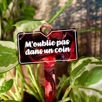 Pic à plante "M'oublie pas dans un coin" en acrylique marbrée rouge/rose, noire, blanche et transparente