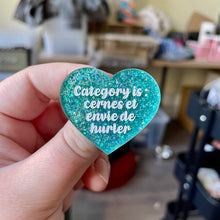 Charger l&#39;image dans la galerie, Broche &quot;Category is : cernes et envie de hurler&quot; en acrylique à paillettes turquoise