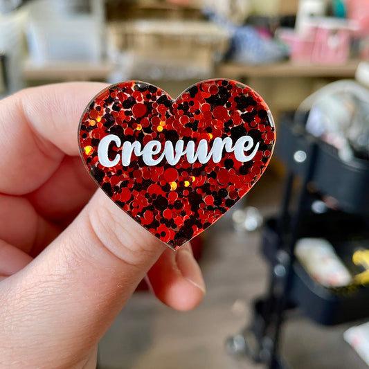 Broche "Crevure" en acrylique semi-transparente à pois rouges et noires