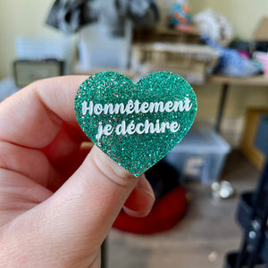 Broche "Honnêtement je déchire" en acrylique à paillettes turquoise