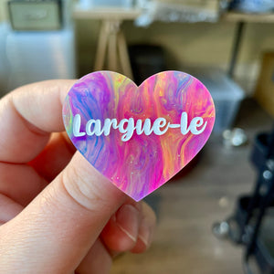 Broche "Largue-le" en acrylique semi-transparente marbrée multicolore
