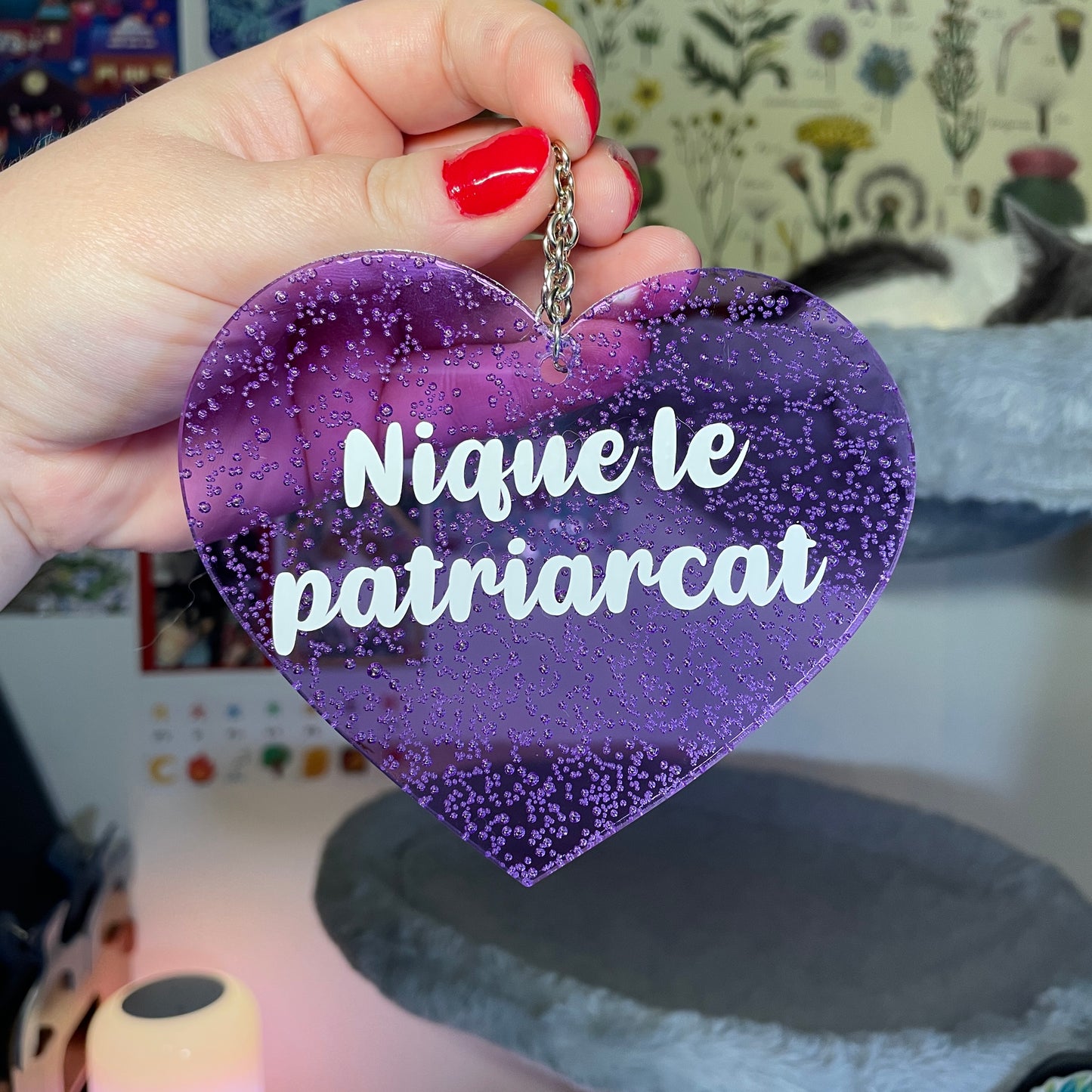 Mini murale "Nique le patriarcat" en acrylique japonaise transparente violette avec des bulles 🫧