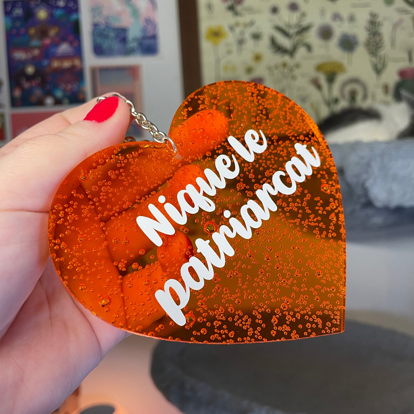 Mini murale "Nique le patriarcat" en acrylique japonaise transparente orange avec des bulles 🫧