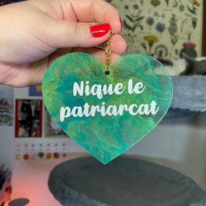 Mini murale "Nique le patriarcat" en acrylique japonaise semi transparente marbrée verte