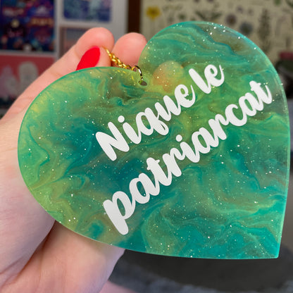 Mini murale "Nique le patriarcat" en acrylique japonaise semi transparente marbrée verte