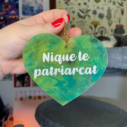 Mini murale "Nique le patriarcat" en acrylique japonaise semi transparente marbrée verte